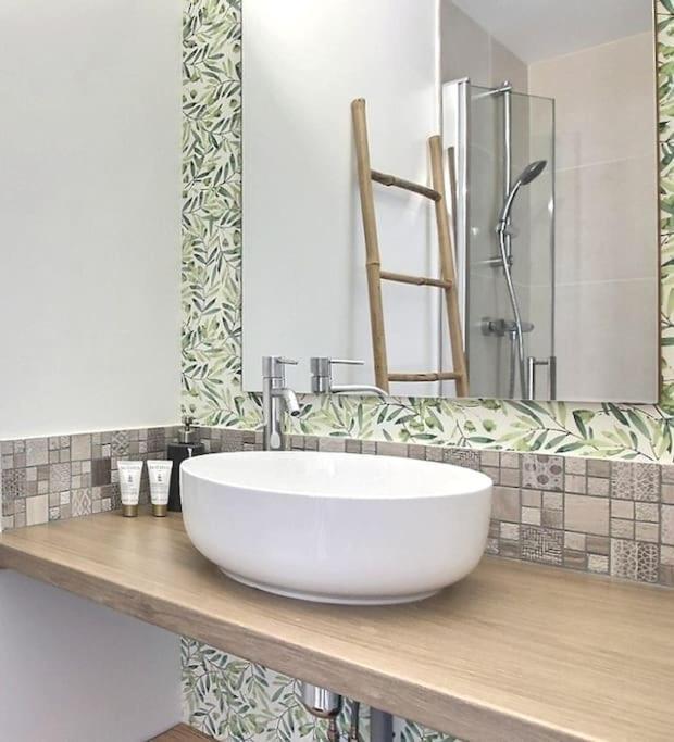 בורז'ה Appartement T2 Independant Au Coeur De La Ville מראה חיצוני תמונה